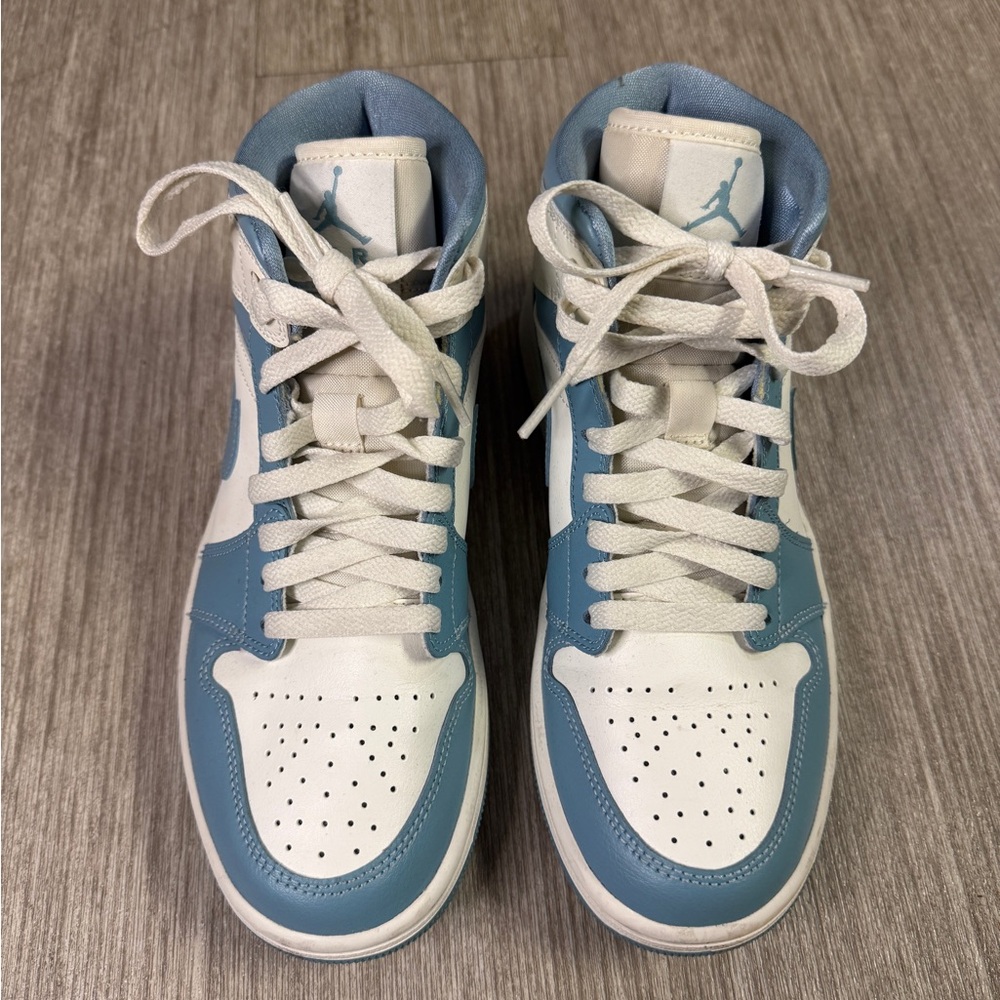 Nike Air Jordan 1 Mid - White & Light Blue